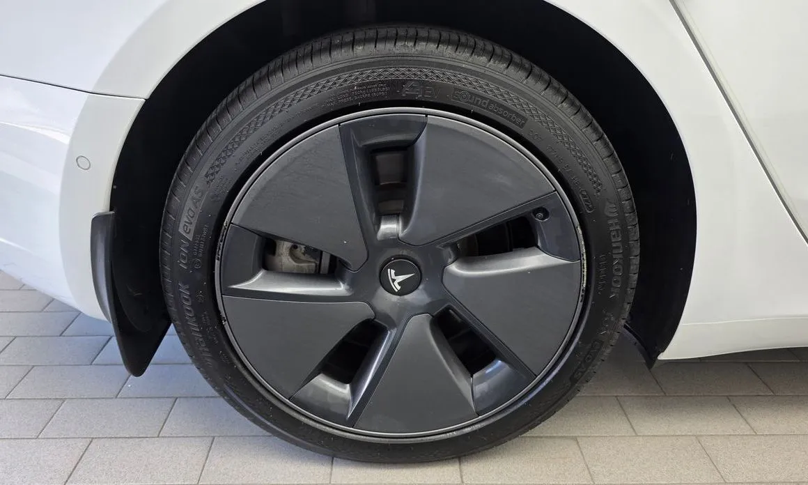 Tesla Model 3 — фото 6