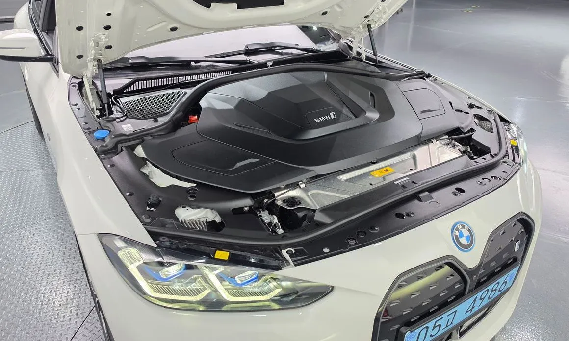 BMW i4 — фото 4