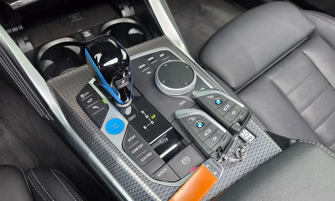 BMW i4 — фото 8