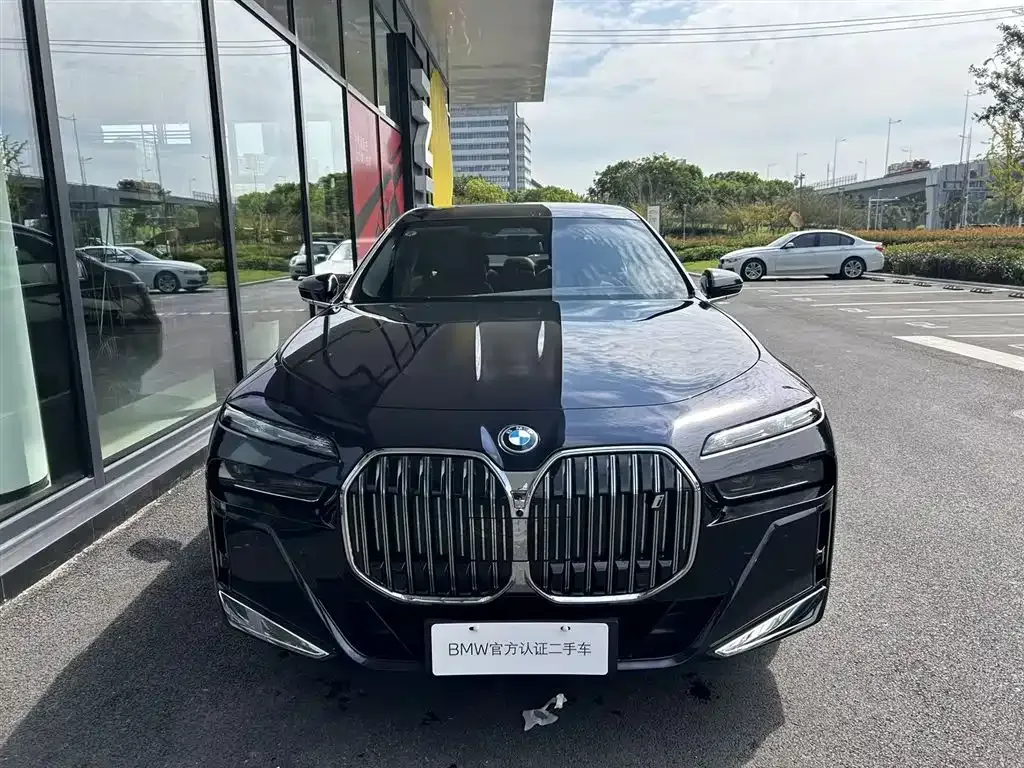 BMW i7 — фото 3