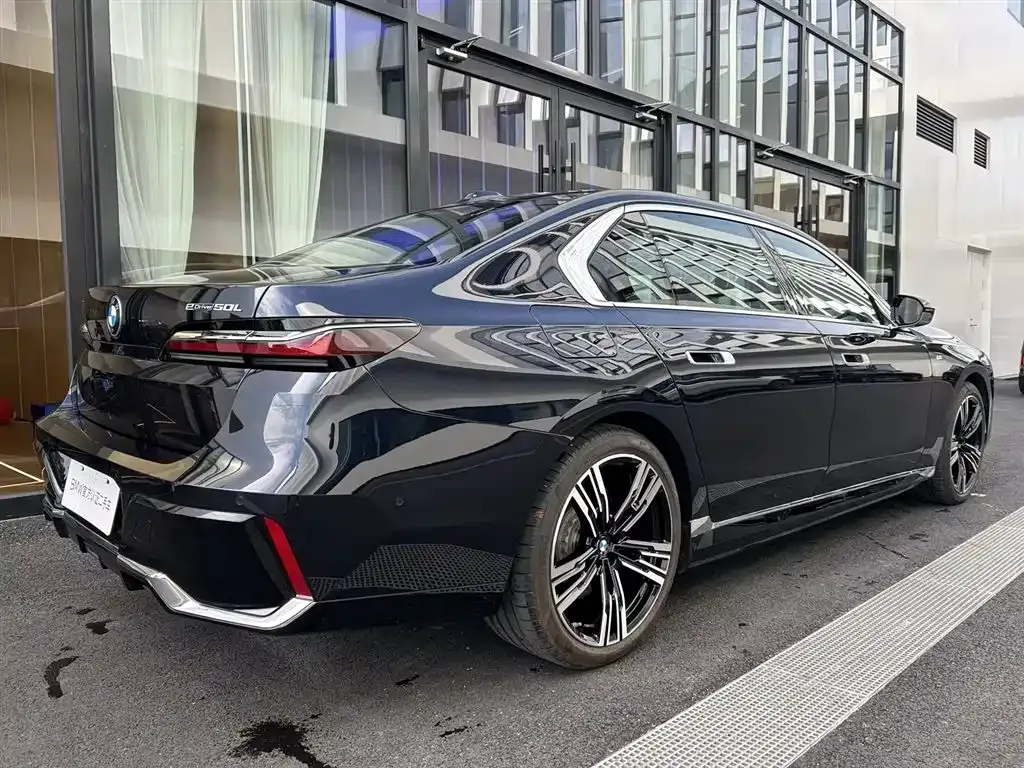 BMW i7 — фото 5