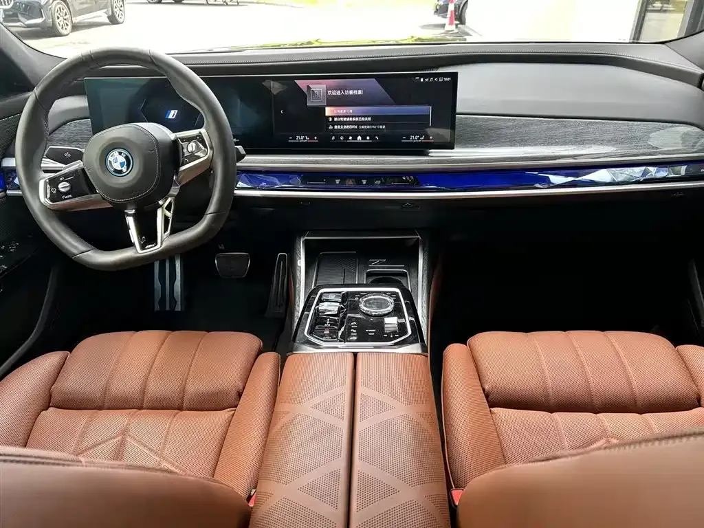 BMW i7 — фото 7