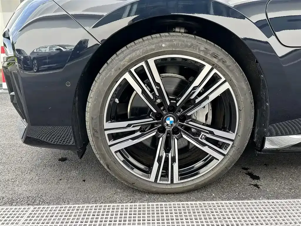BMW i7 — фото 4