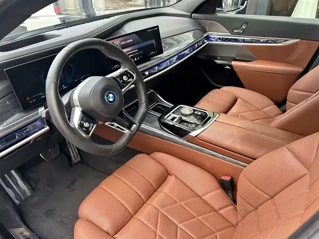 BMW i7 — фото 9