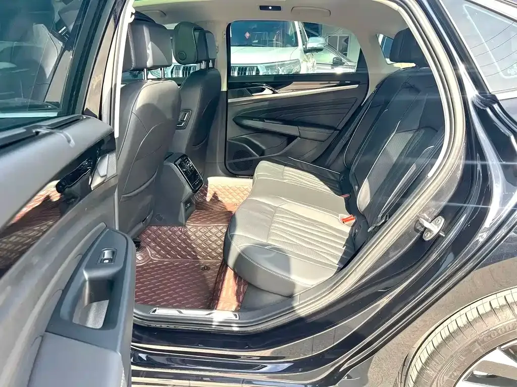 Volkswagen Passat — фото 6