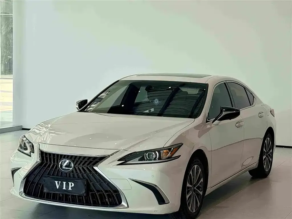 Lexus ES — фото 1