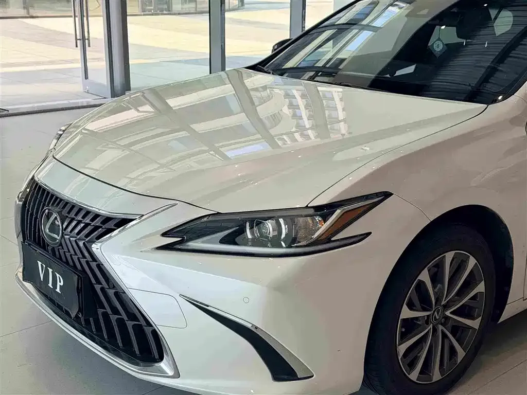 Lexus ES — фото 10