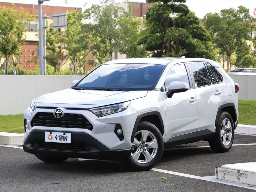 Toyota RAV4 — фото 1