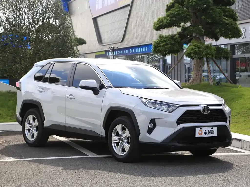 Toyota RAV4 — фото 10