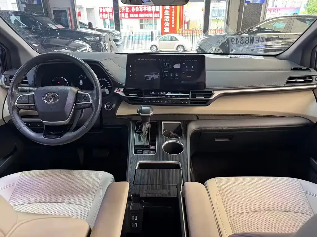 Toyota Sienna — фото 7