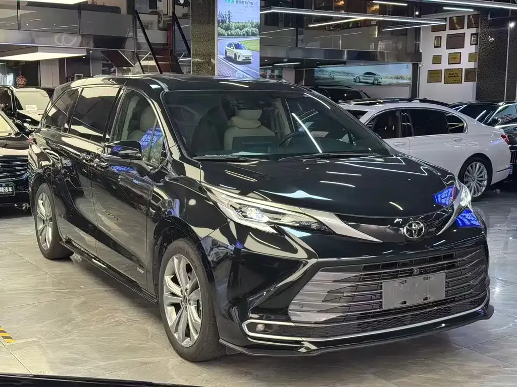 Toyota Sienna — фото 4