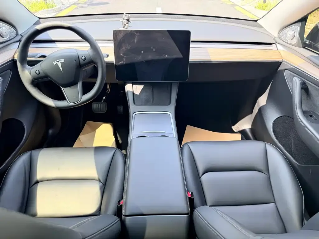 Tesla Model Y — фото 4