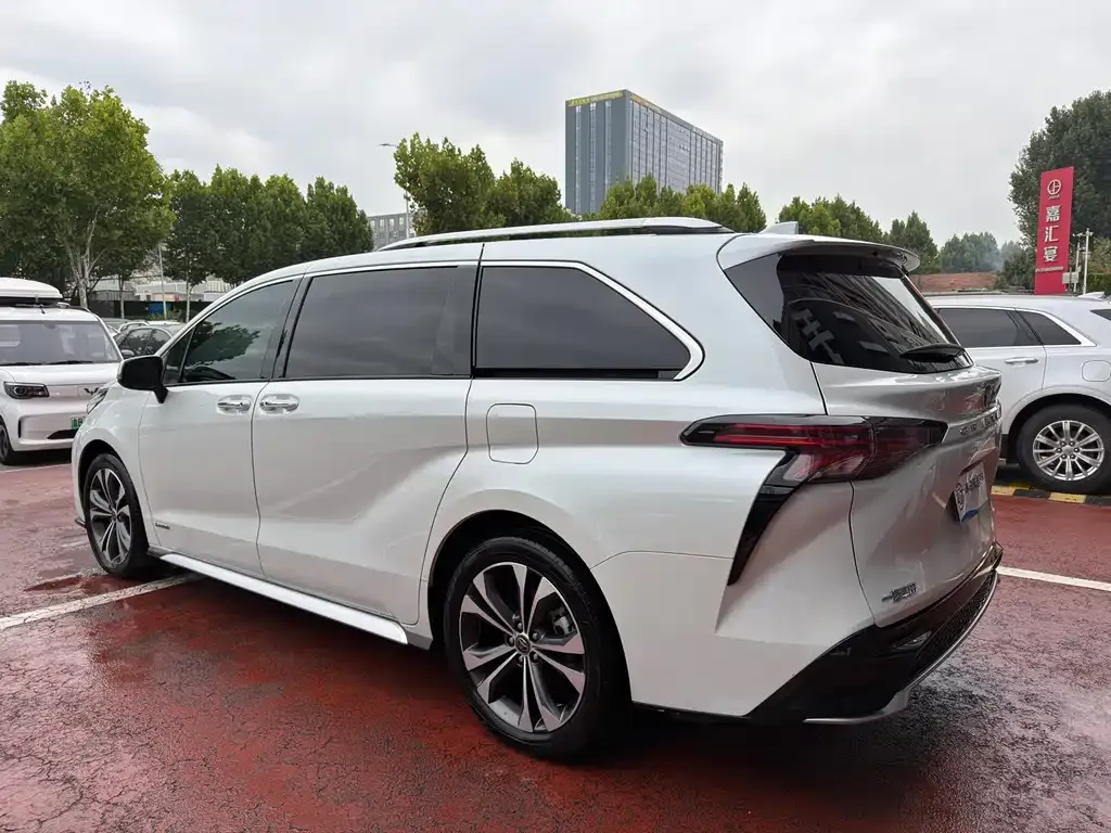 Toyota Granvia — фото 7