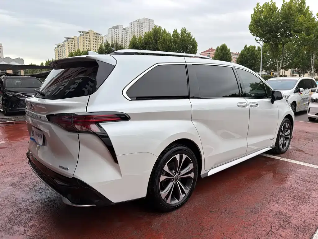 Toyota Granvia — фото 9