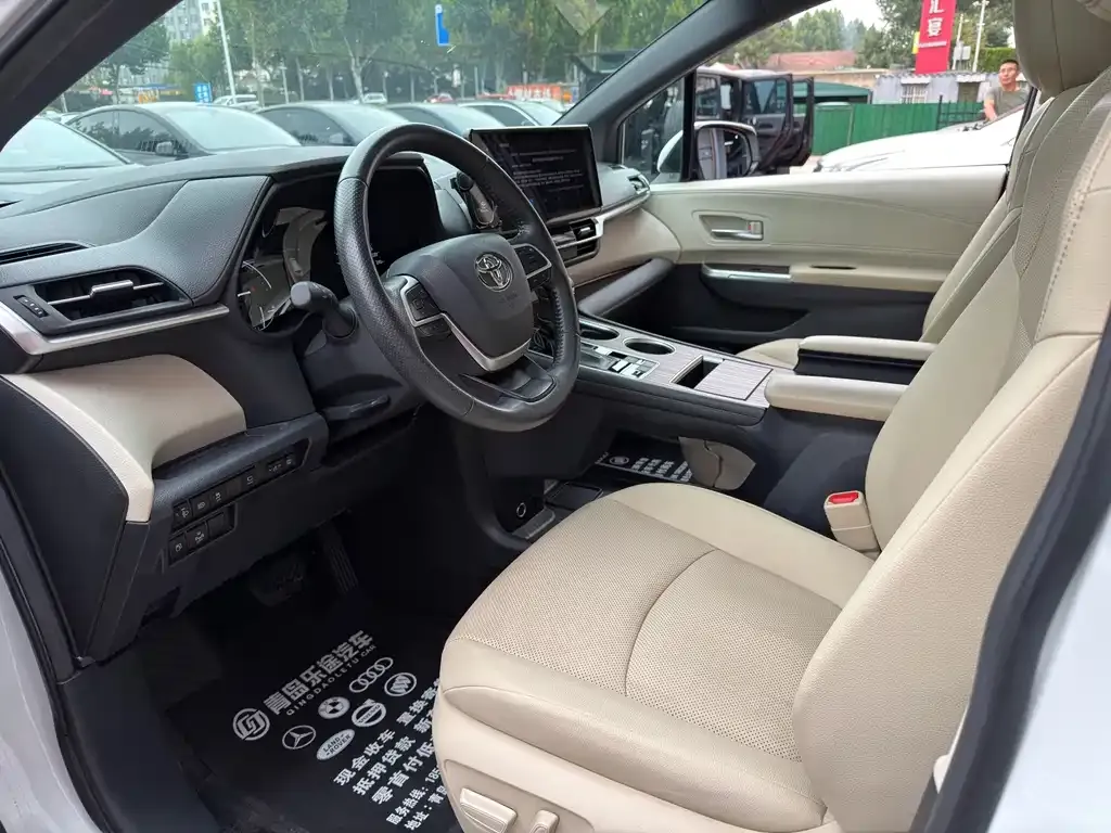 Toyota Granvia — фото 3