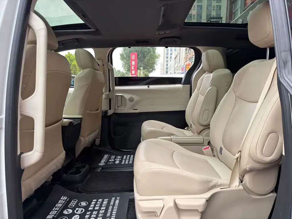 Toyota Granvia — фото 8