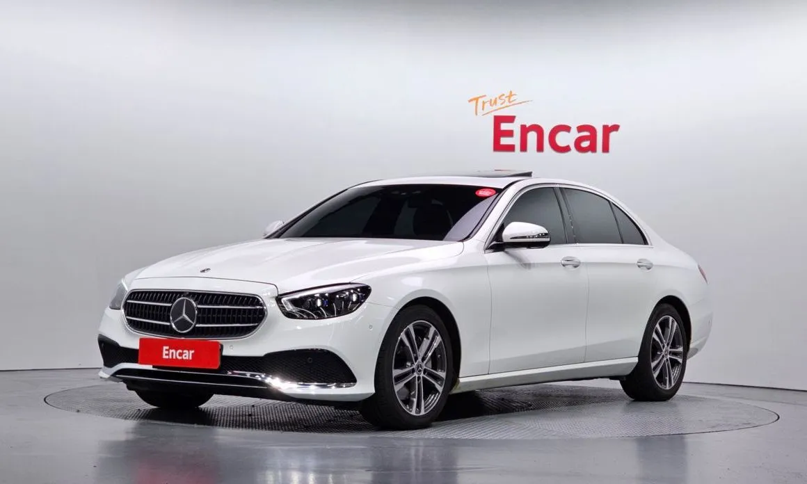 Mercedes-Benz E-Class — фото 1