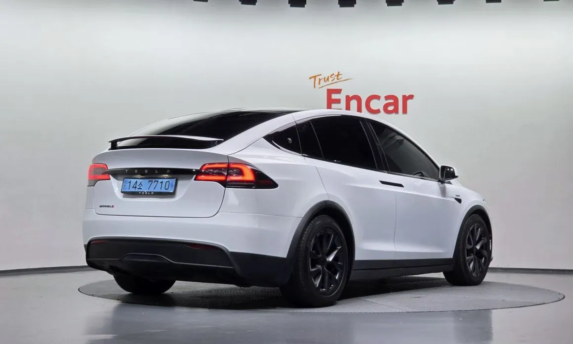 Tesla Model X — фото 5