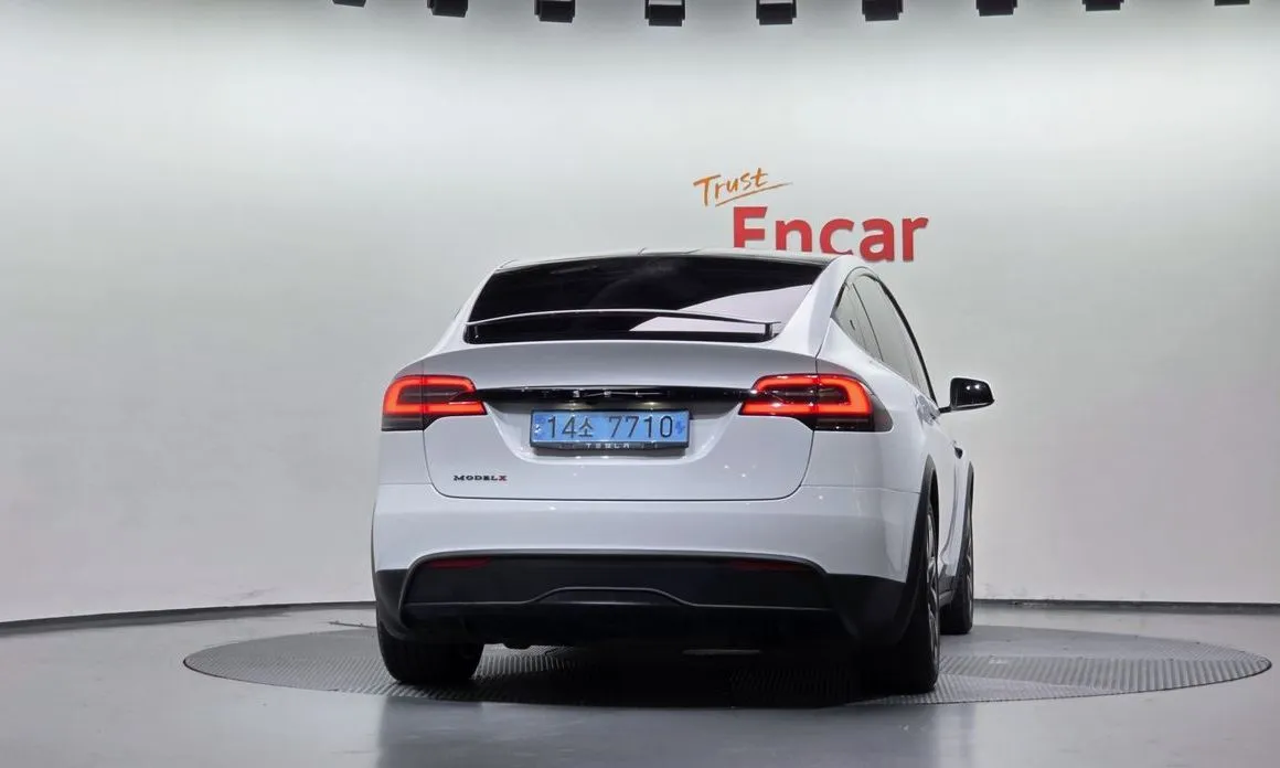 Tesla Model X — фото 2