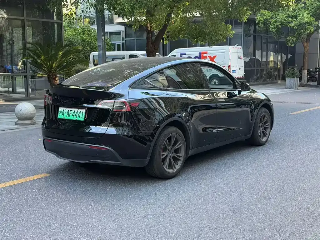 Tesla Model Y — фото 7