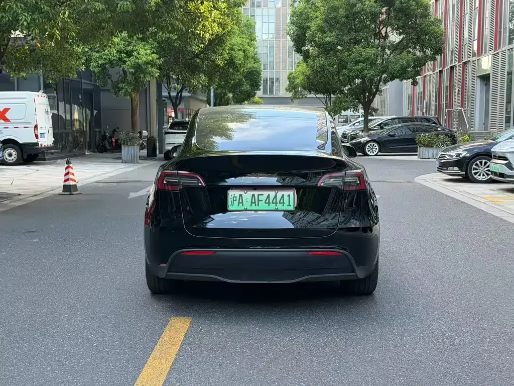 Tesla Model Y — фото 5