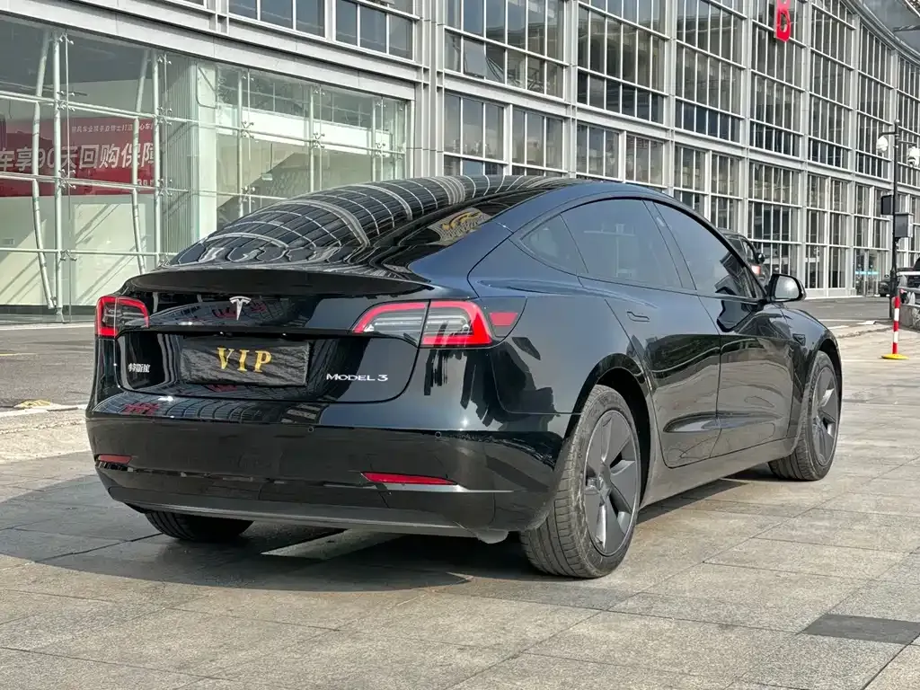 Tesla Model 3 — фото 4
