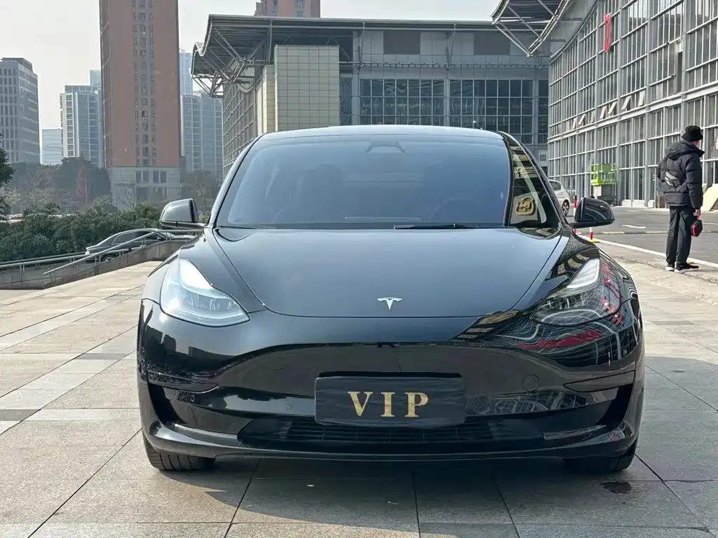 Tesla Model 3 — фото 10