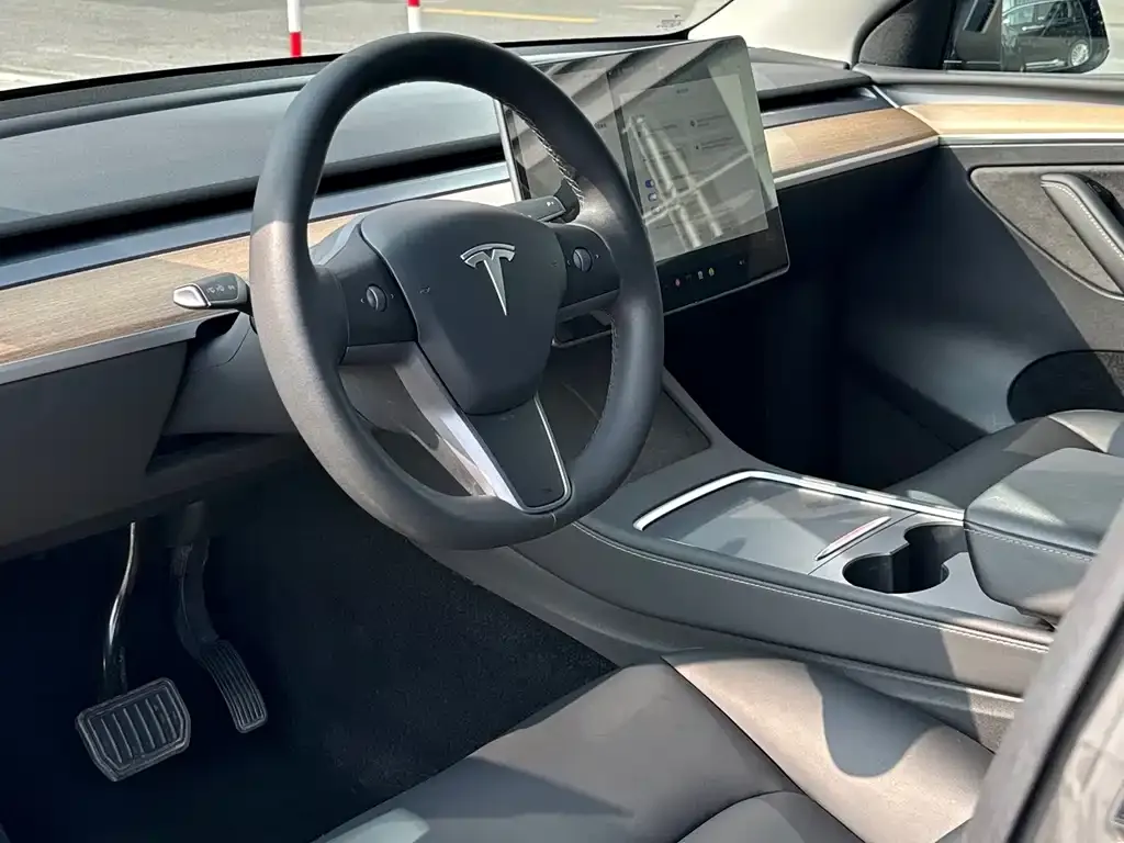 Tesla Model 3 — фото 3