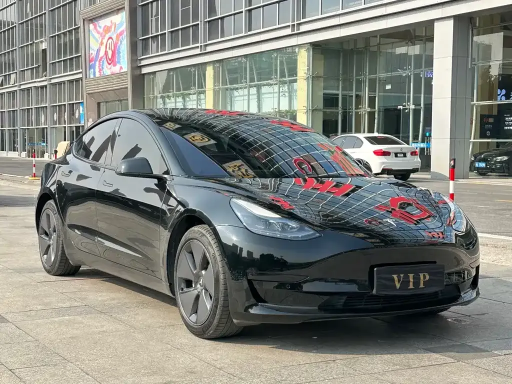 Tesla Model 3 — фото 9