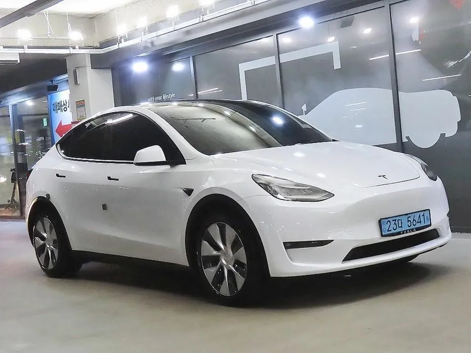 Tesla Model Y — фото 1