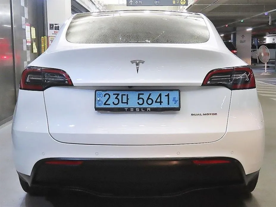 Tesla Model Y — фото 10