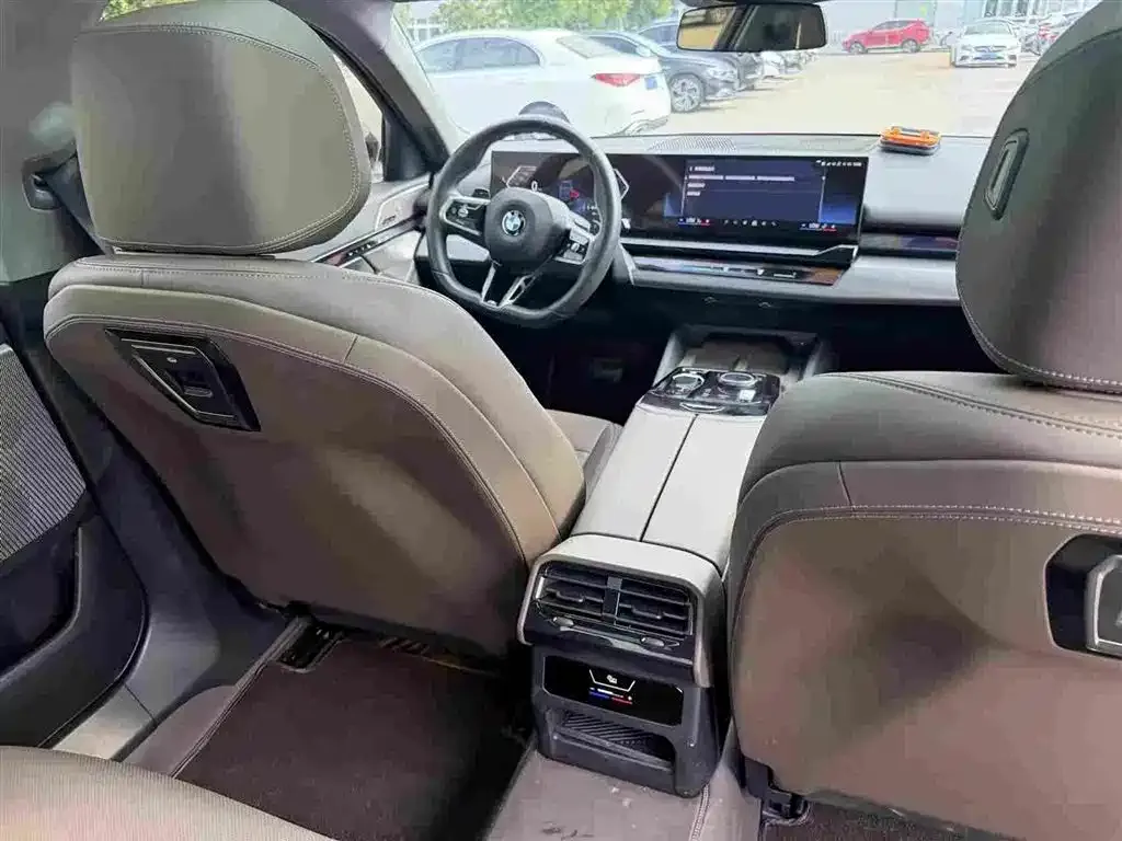BMW 5 Series — фото 2