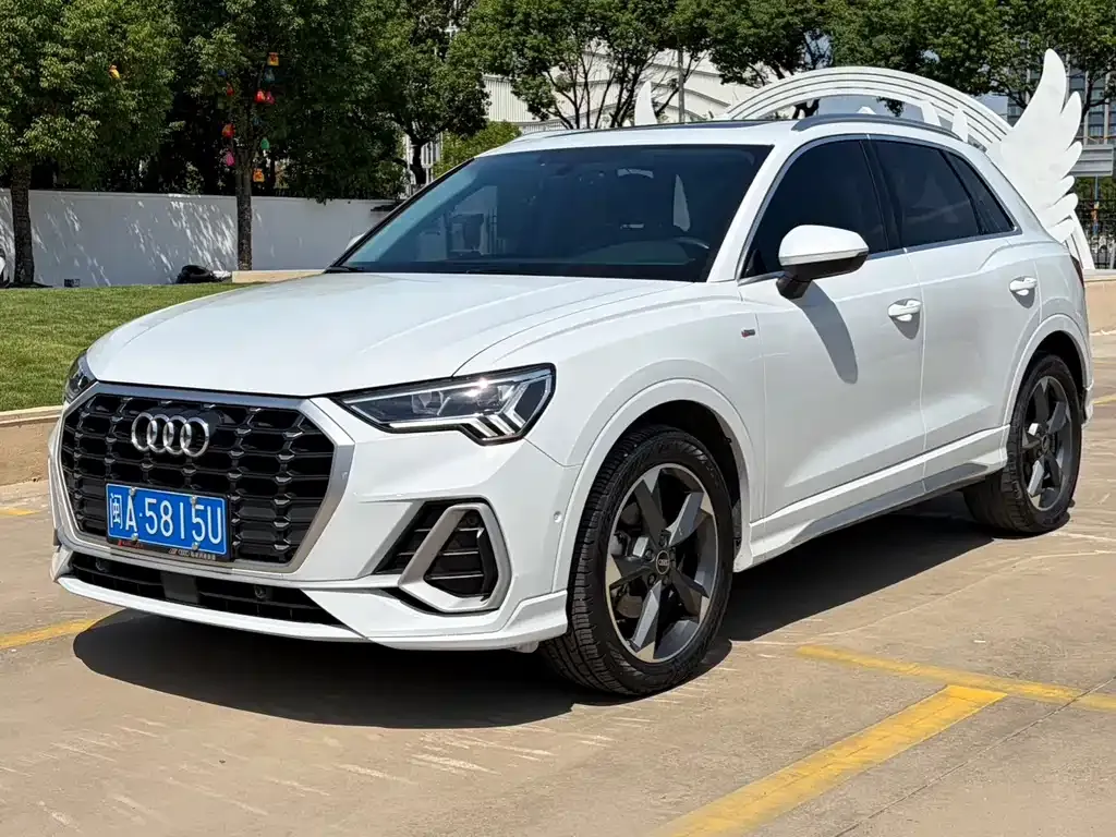Audi Q3 — фото 1