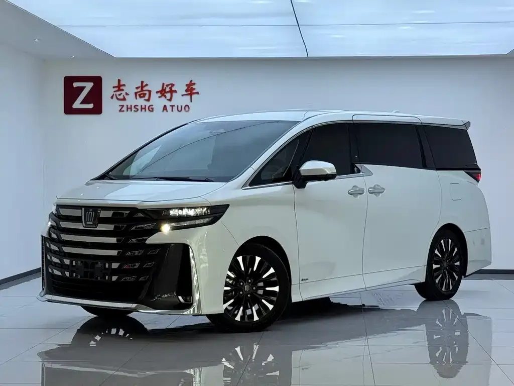 Toyota Vellfire — фото 1