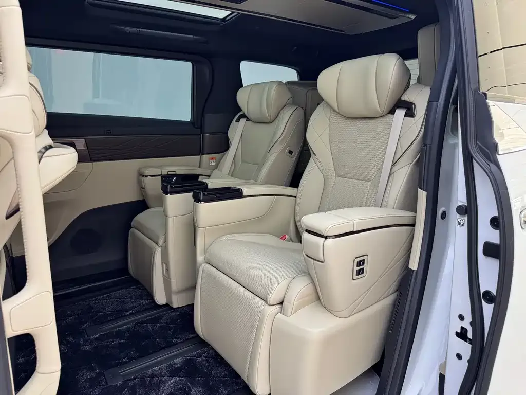 Toyota Vellfire — фото 10