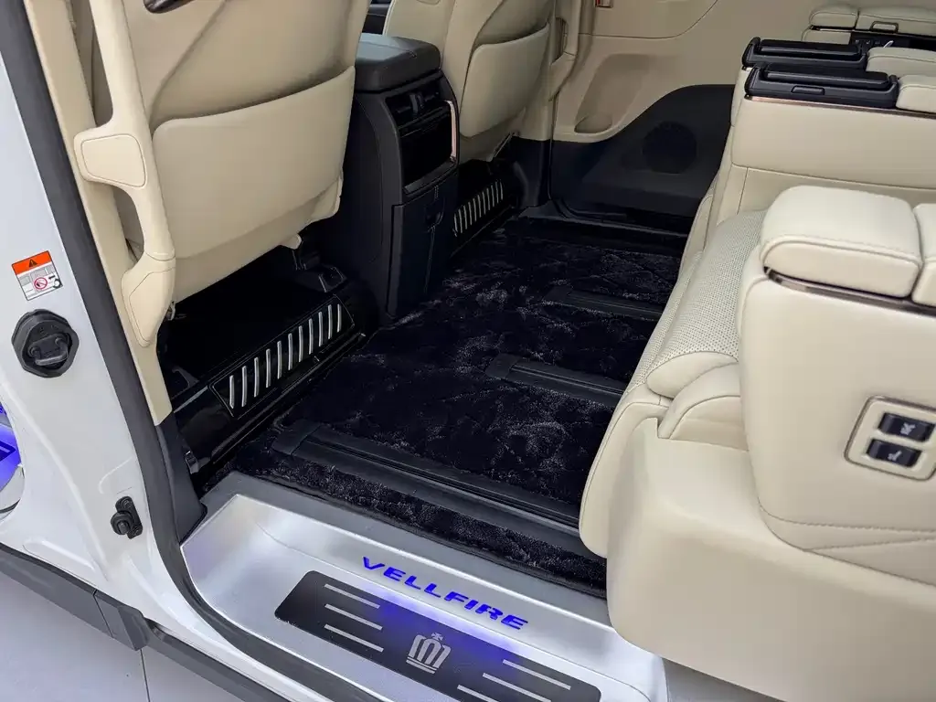 Toyota Vellfire — фото 9