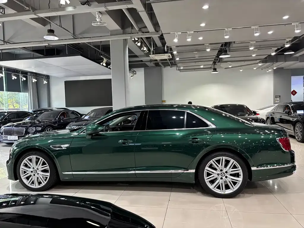 Bentley Flying Spur — фото 3