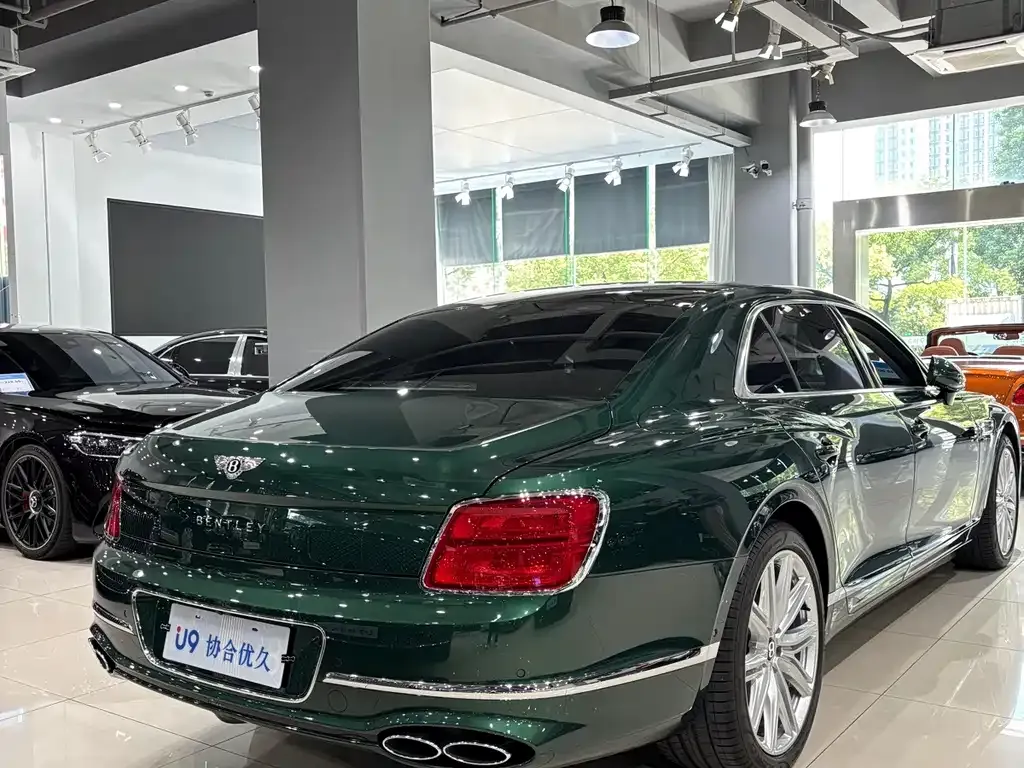 Bentley Flying Spur — фото 8