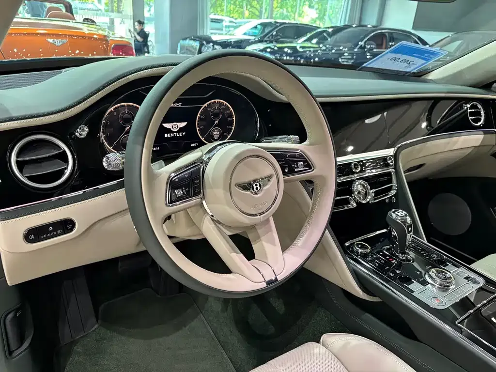 Bentley Flying Spur — фото 4