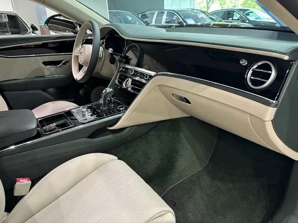 Bentley Flying Spur — фото 9