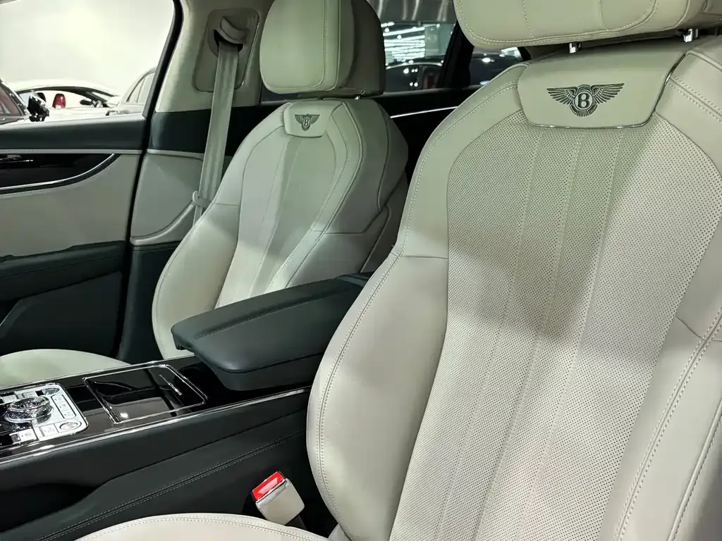 Bentley Flying Spur — фото 6
