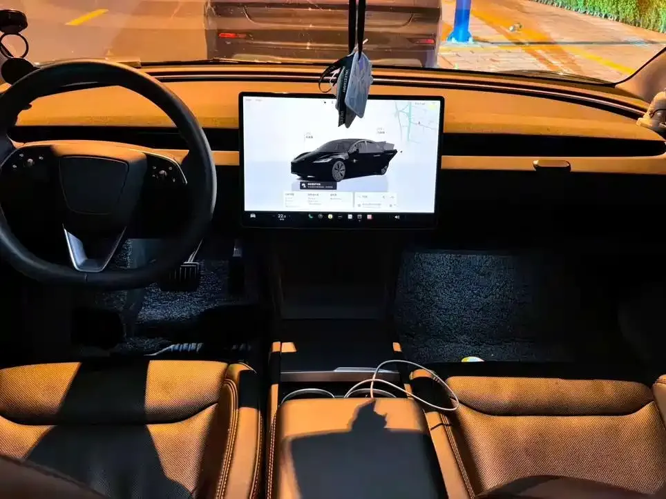 Tesla Model 3 — фото 3