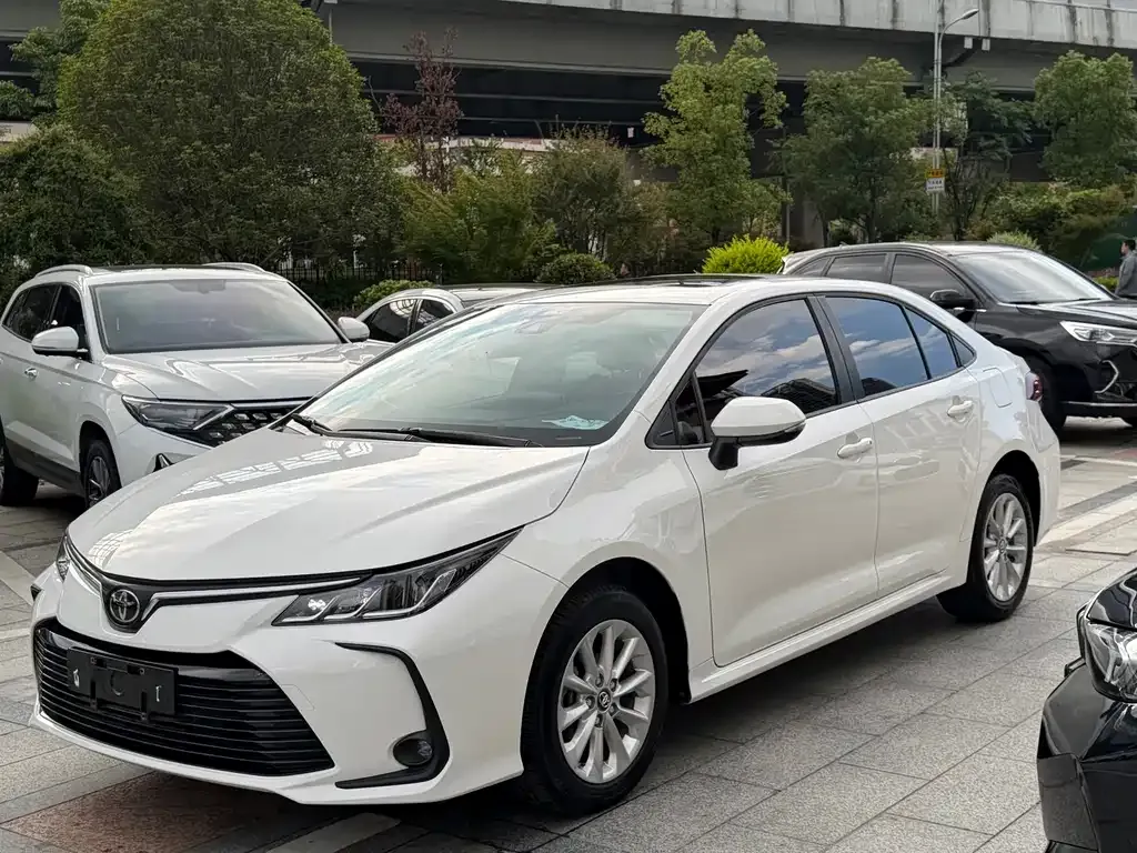 Toyota Corolla — фото 1