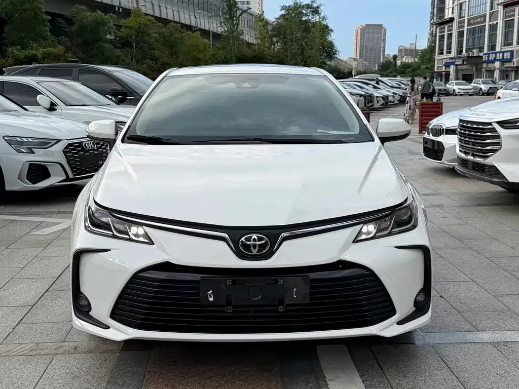 Toyota Corolla — фото 7