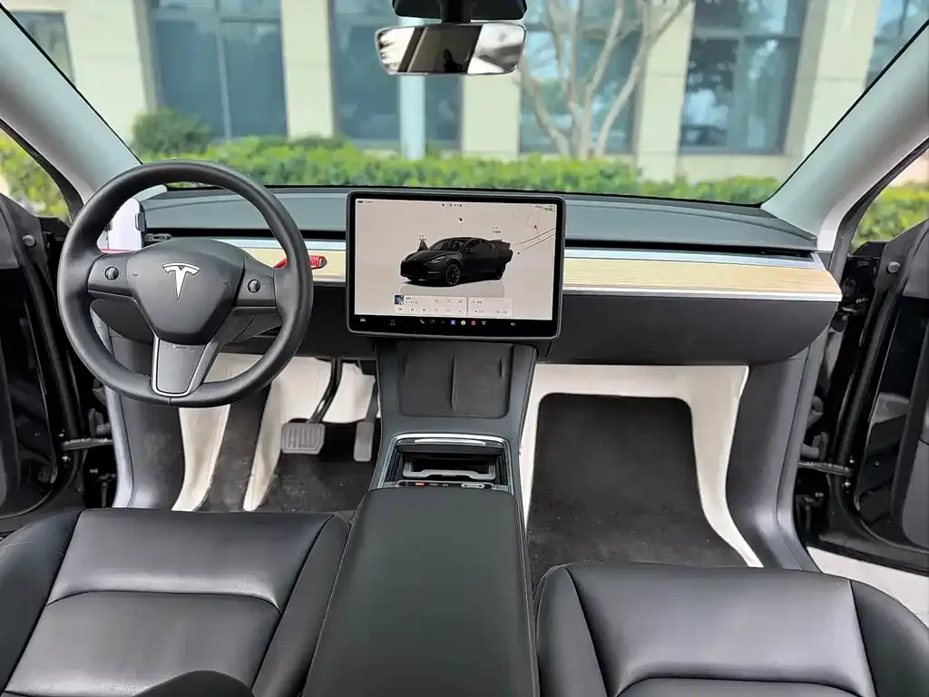 Tesla Model Y — фото 6