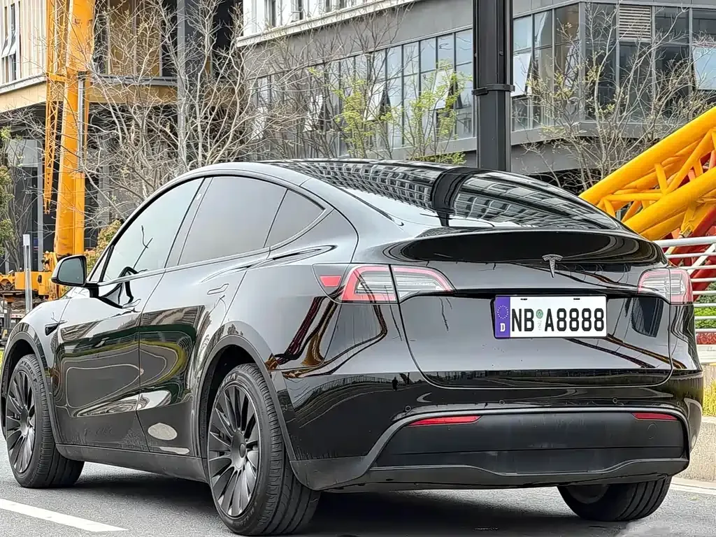 Tesla Model Y — фото 5