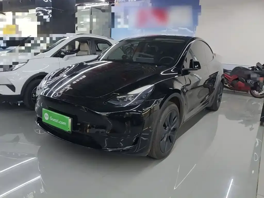 Tesla Model Y — фото 1