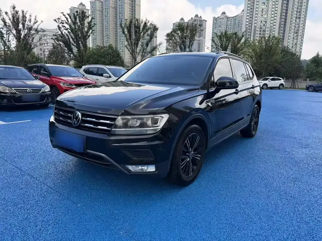 Volkswagen Tiguan L — фото 1