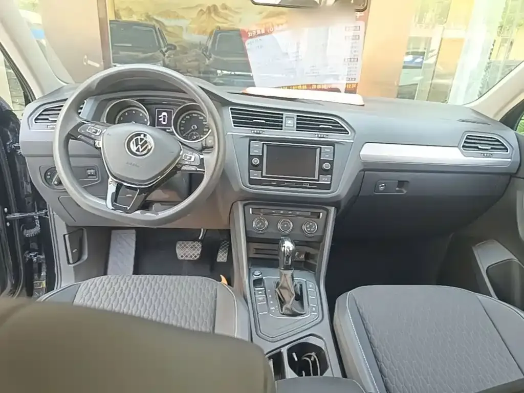 Volkswagen Tiguan L — фото 3