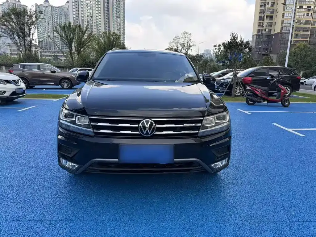 Volkswagen Tiguan L — фото 10